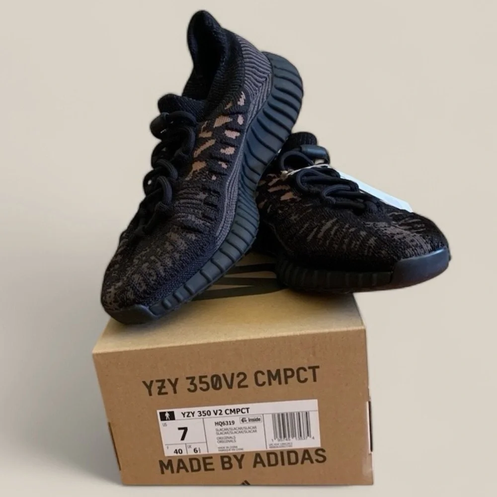 YEEZY ADIDAS Black Brown women’s 8.5 men’s 7 Sneakers Shoes 350 V2 C… - Picture 1 of 12